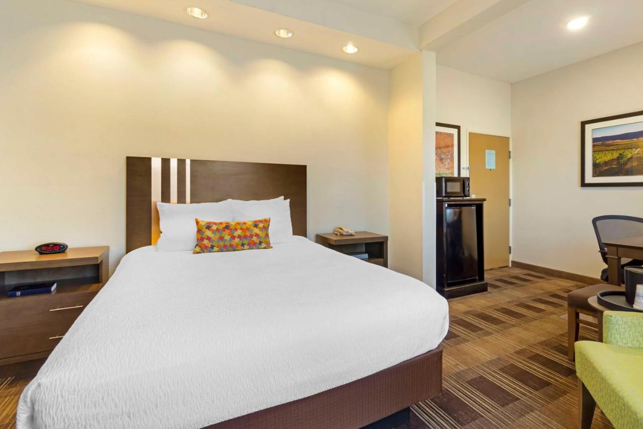 Best Western Plus The Inn At Horse Heaven Prosser Exterior photo